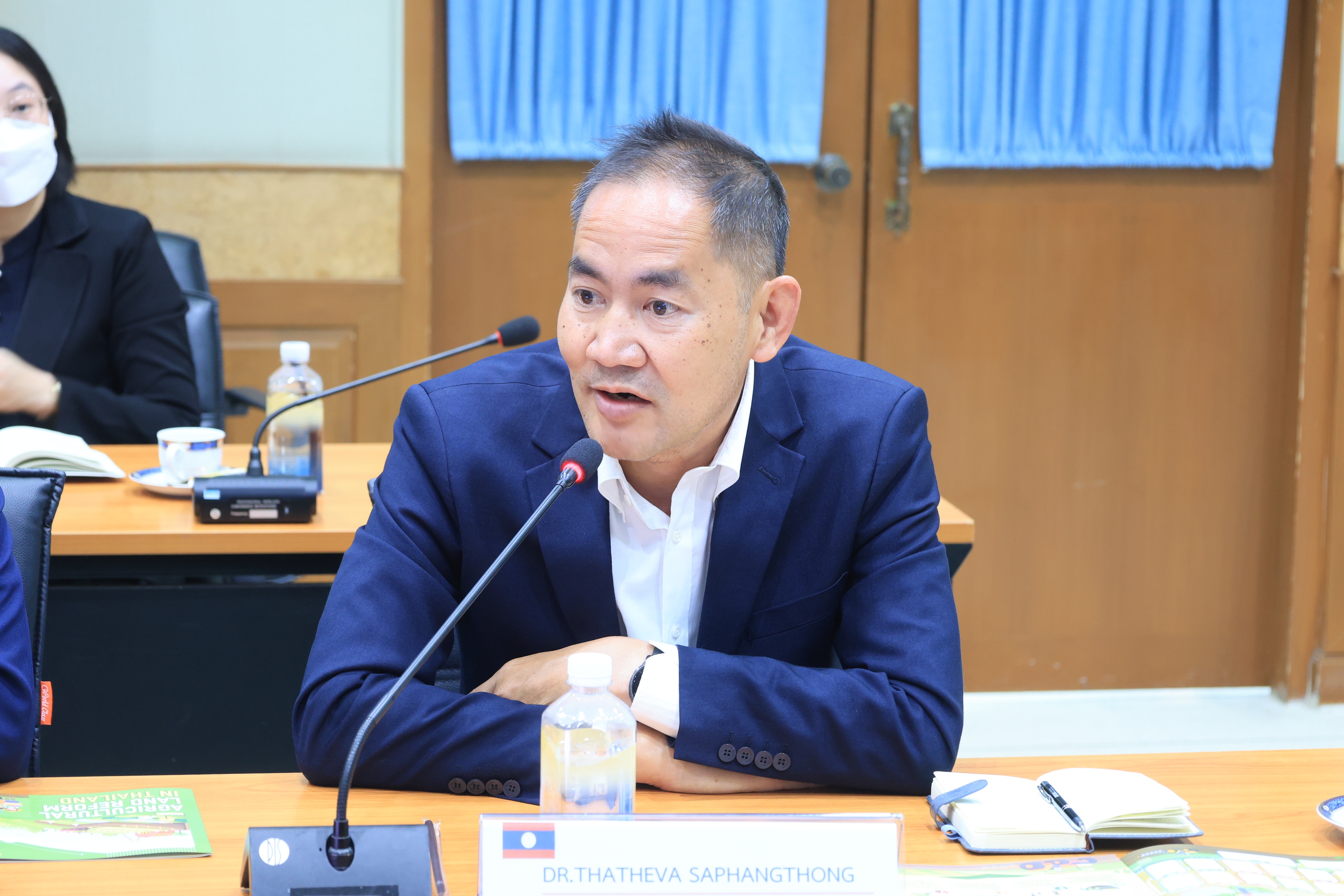 title - ส.ป.ก. ต้อนรับคณะผู้บริหารและเจ้าหน้าที่จากกรมบริหารและจัดการที่ดิน สปป.ลาว 